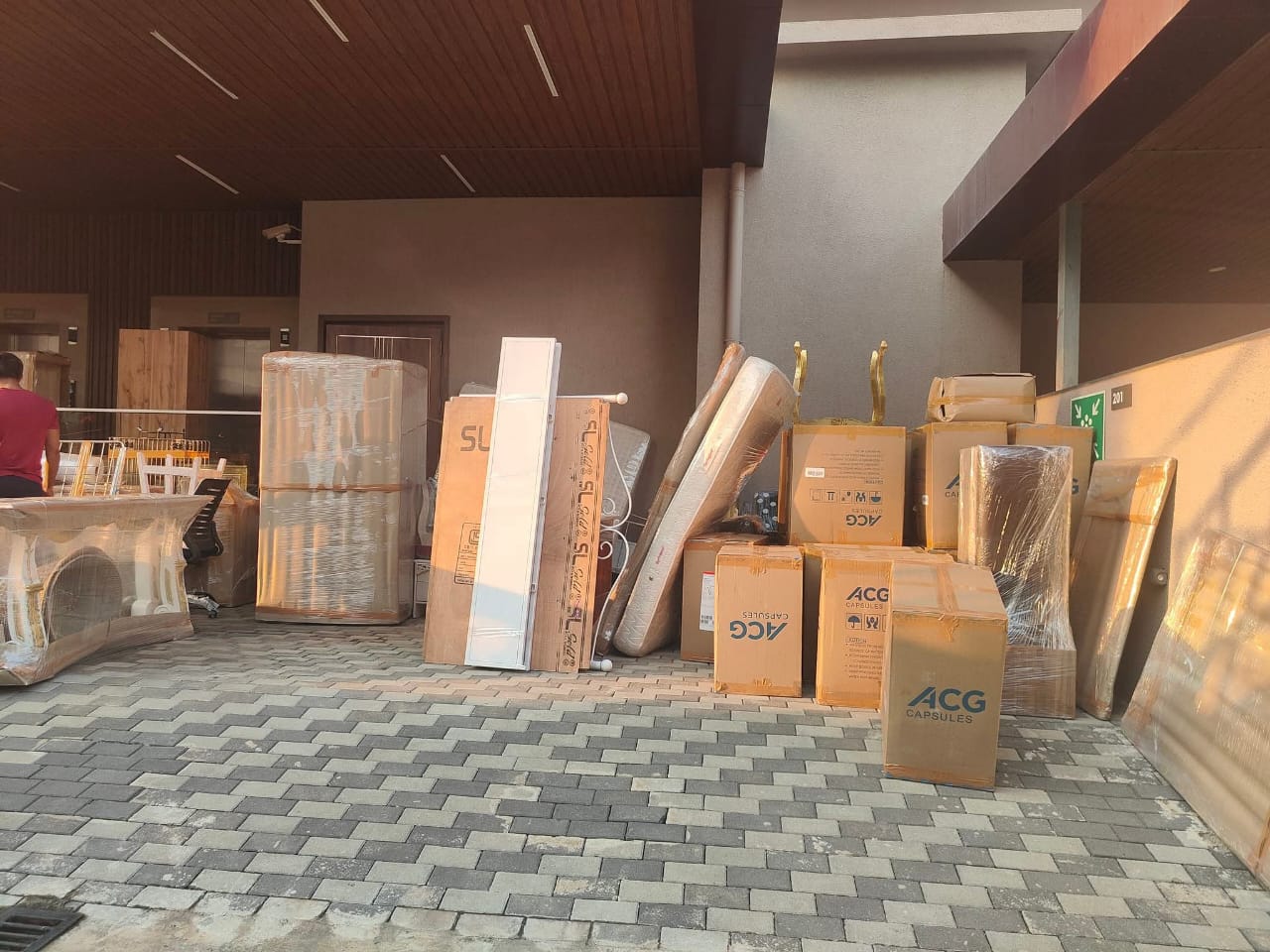 Professional movers loading furniture and boxes in Patna