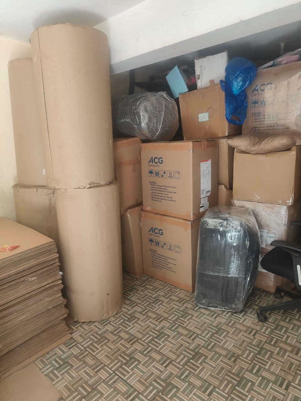 Professional packing service with bubble wrap in Patna